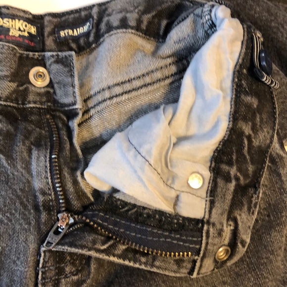 OSHKOSH - Picture 6 of 8